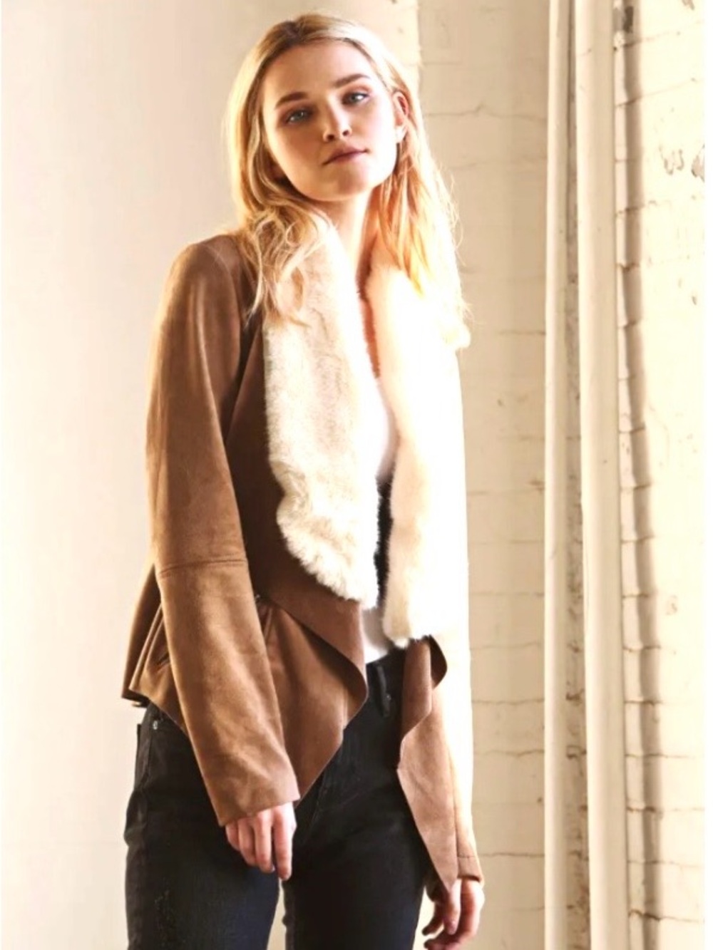 NWOT- Vigoss Faux Tan Suede w/ Removable Ivory Faux Fur Shawl Collar Wrap Jacket